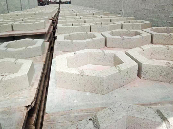 ���κӱ�����������