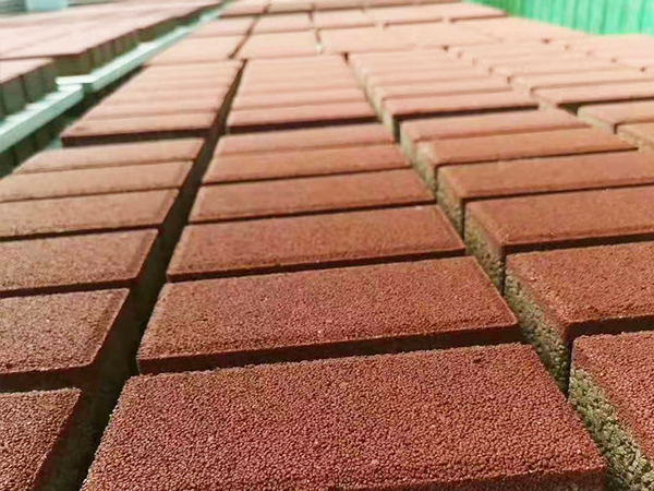 ���κ������ש