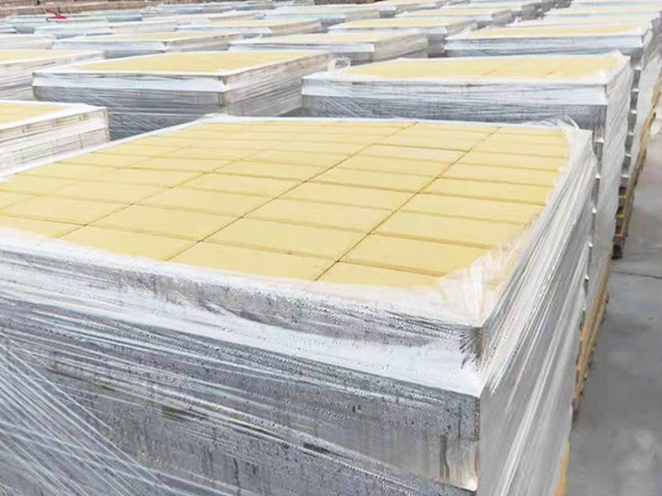 ���κ������ש����