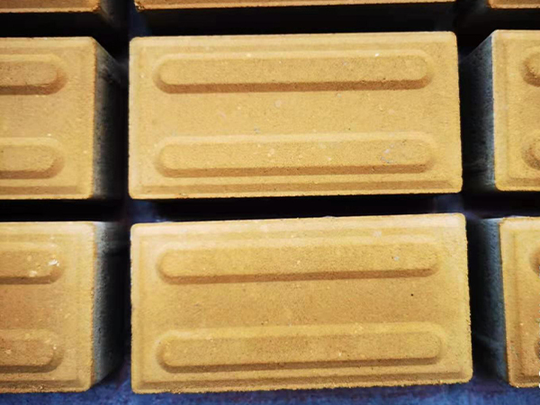 ��Ȫ����ä��ש